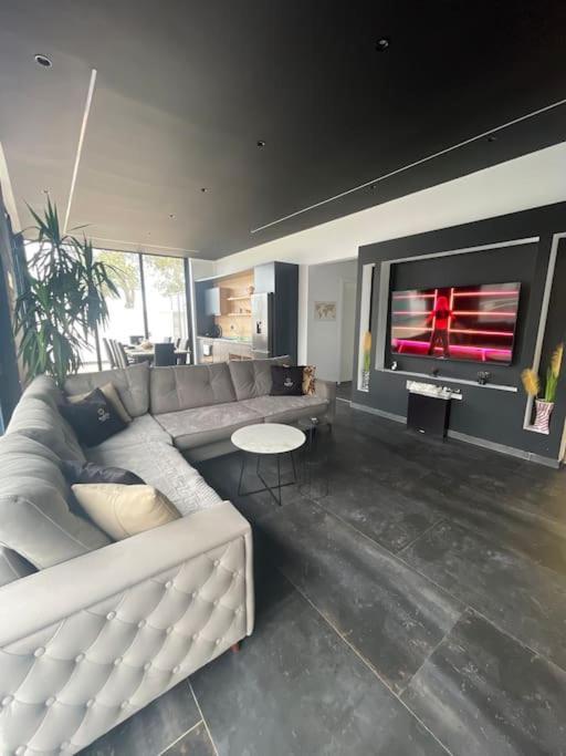 Sueno Luxury Villa *
